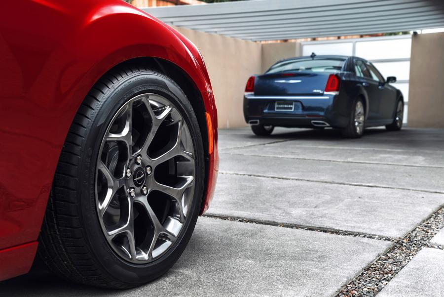  Chrysler 300C Platinum 2015 года  (фото 14 из 47)